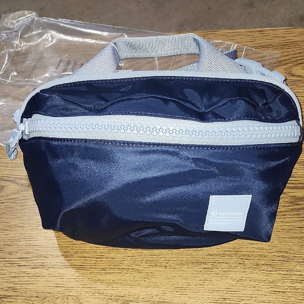 Lululemon All Day Essentials Belt Bag 2.5L True Navy/Blue Linen Men Women NEW!